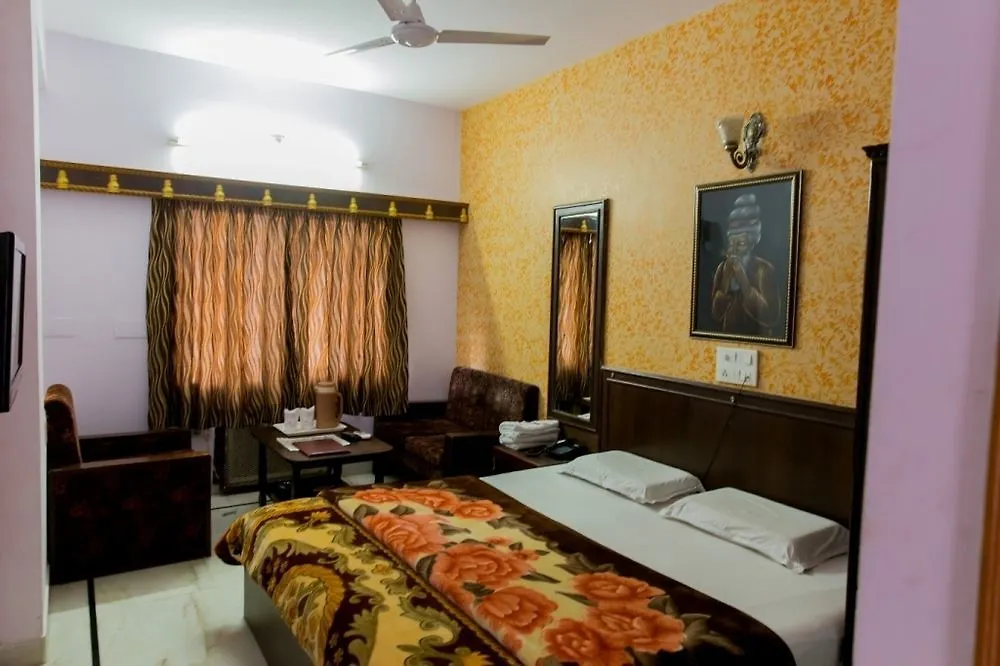 Hotel Udai Palace - Centrally Located Budget Family Stay Udaipur 3*,